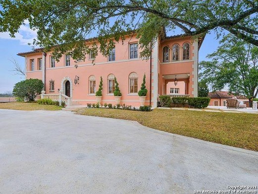 This $2.4M San Antonio home was built by the architect of Jefferson High School and Texas A&amp;M