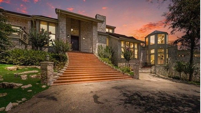 This $2.5 Million San Antonio Mansion Is Giving Us Serious Over-the-Top '80s Vibes
