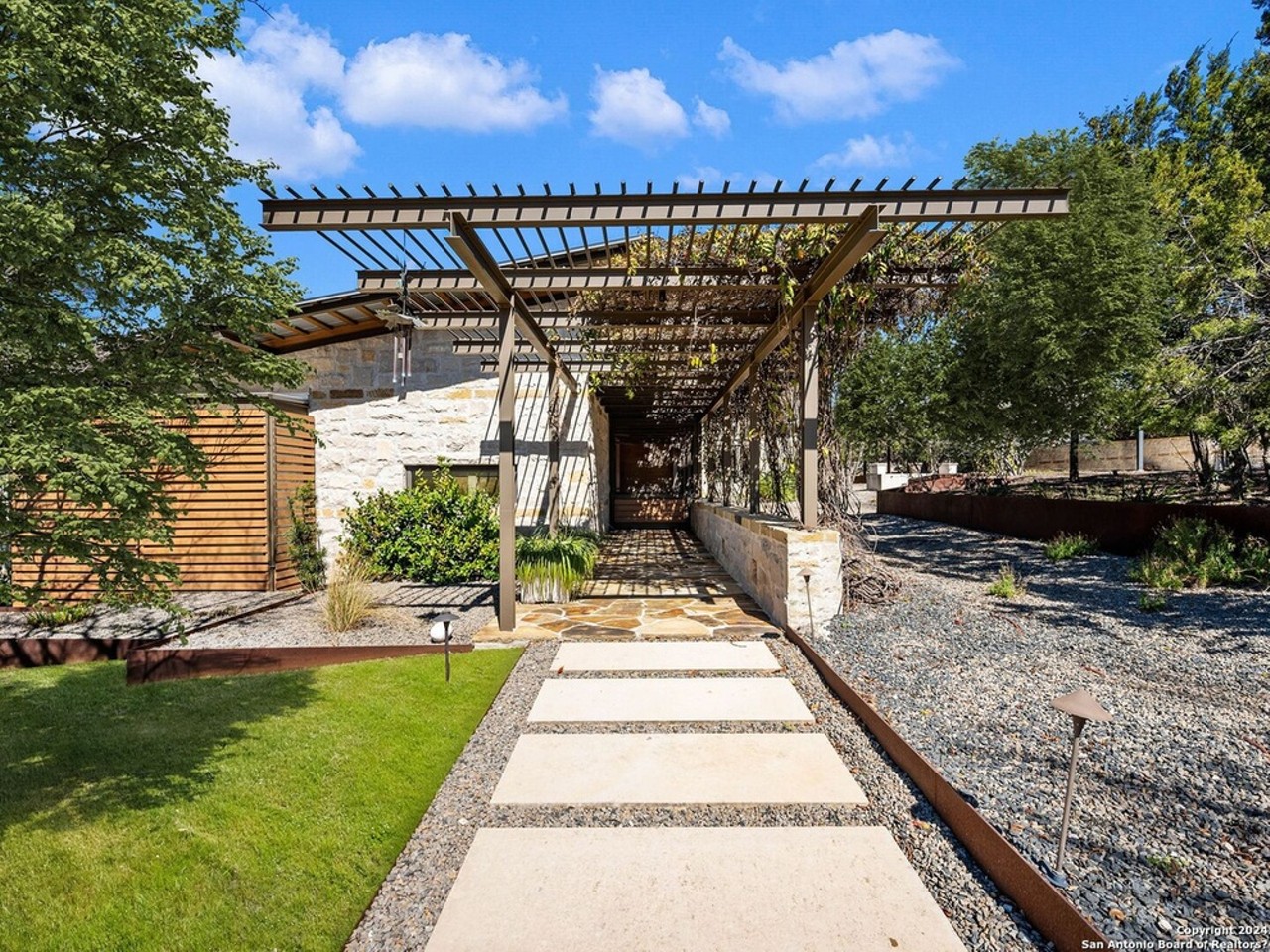 This eco-friendly San Antonio home for sale was designed by the AT&T Center's architects