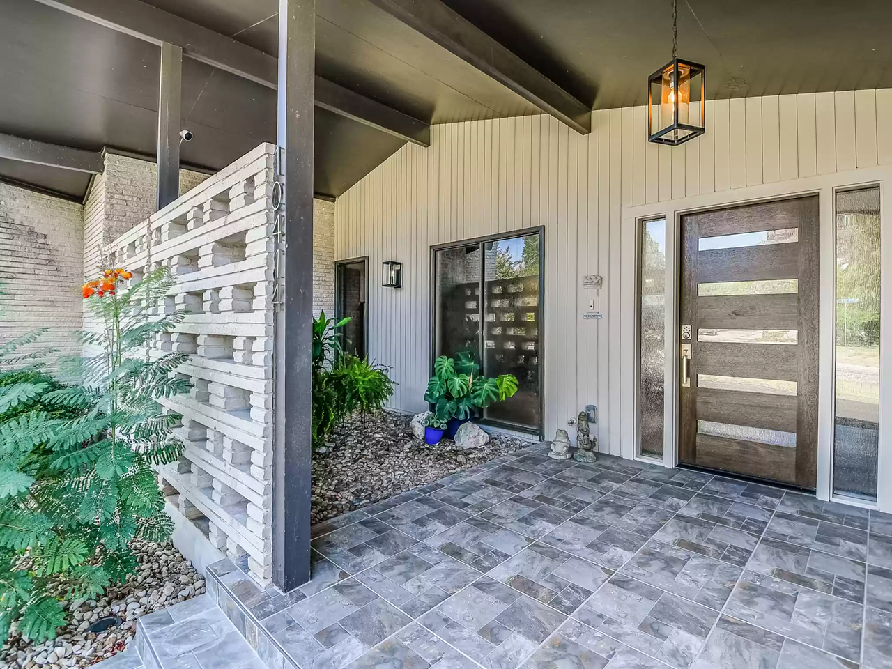 This fully restored Mid-Century Modern home in San Antonio is now on the market