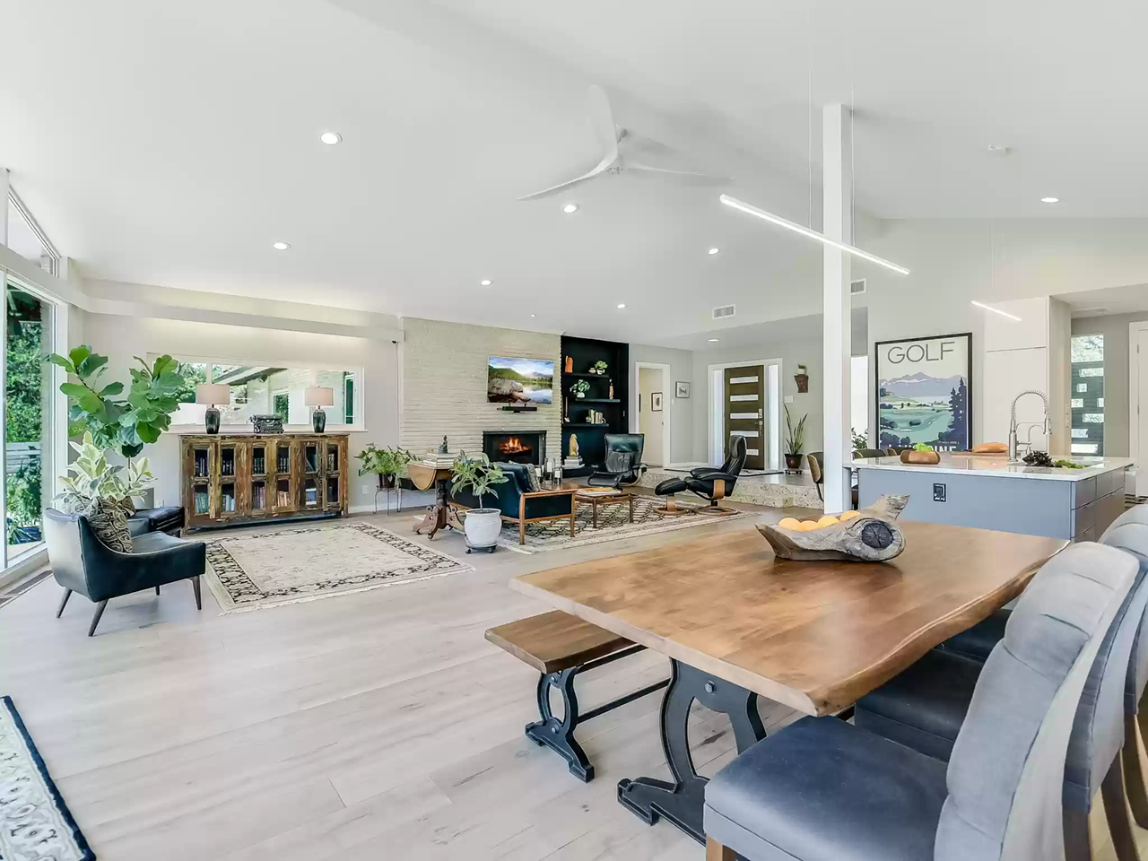 This fully restored Mid-Century Modern home in San Antonio is now on the market