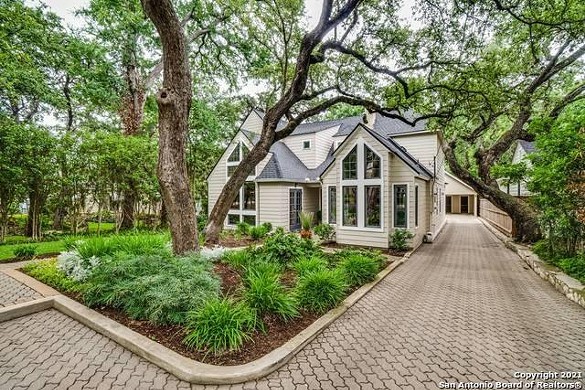 This historic Alamo Heights home, once owned by Trinity U.'s athletic director and a revered artist, is now for sale