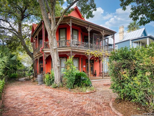 This King William home once owned by well-known artists underwent a $150,000 price cut