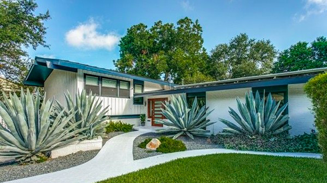 This Mid-Century Home on the Market in San Antonio Is a Space-Age Bachelor Pad