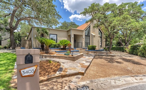 This San Antonio home for sale comes with 20-foot ceilings and a remote-controlled pool