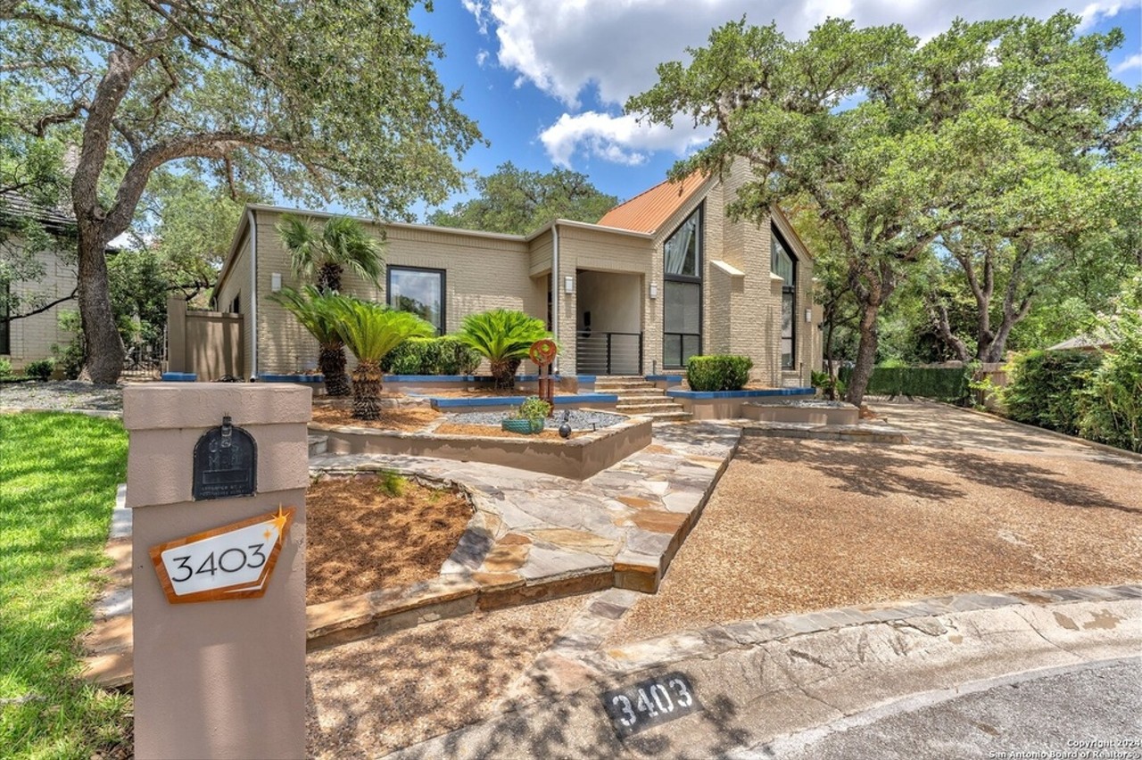 This San Antonio home for sale comes with 20-foot ceilings and a remote-controlled pool