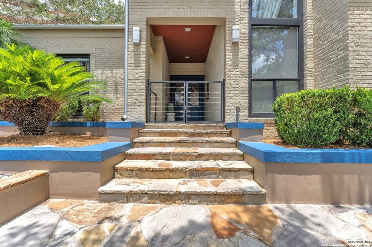 This San Antonio home for sale comes with 20-foot ceilings and a remote-controlled pool