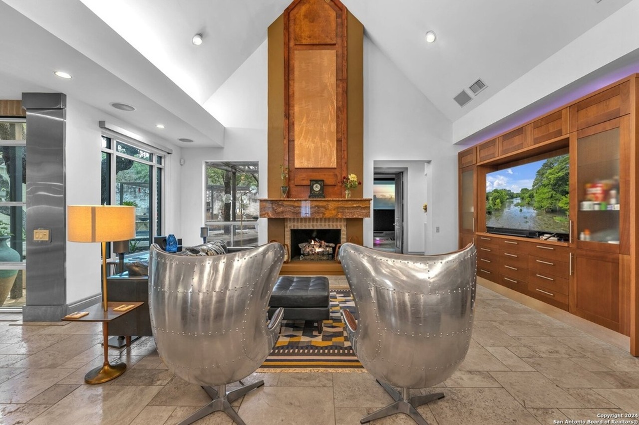 This San Antonio home for sale comes with 20-foot ceilings and a remote-controlled pool