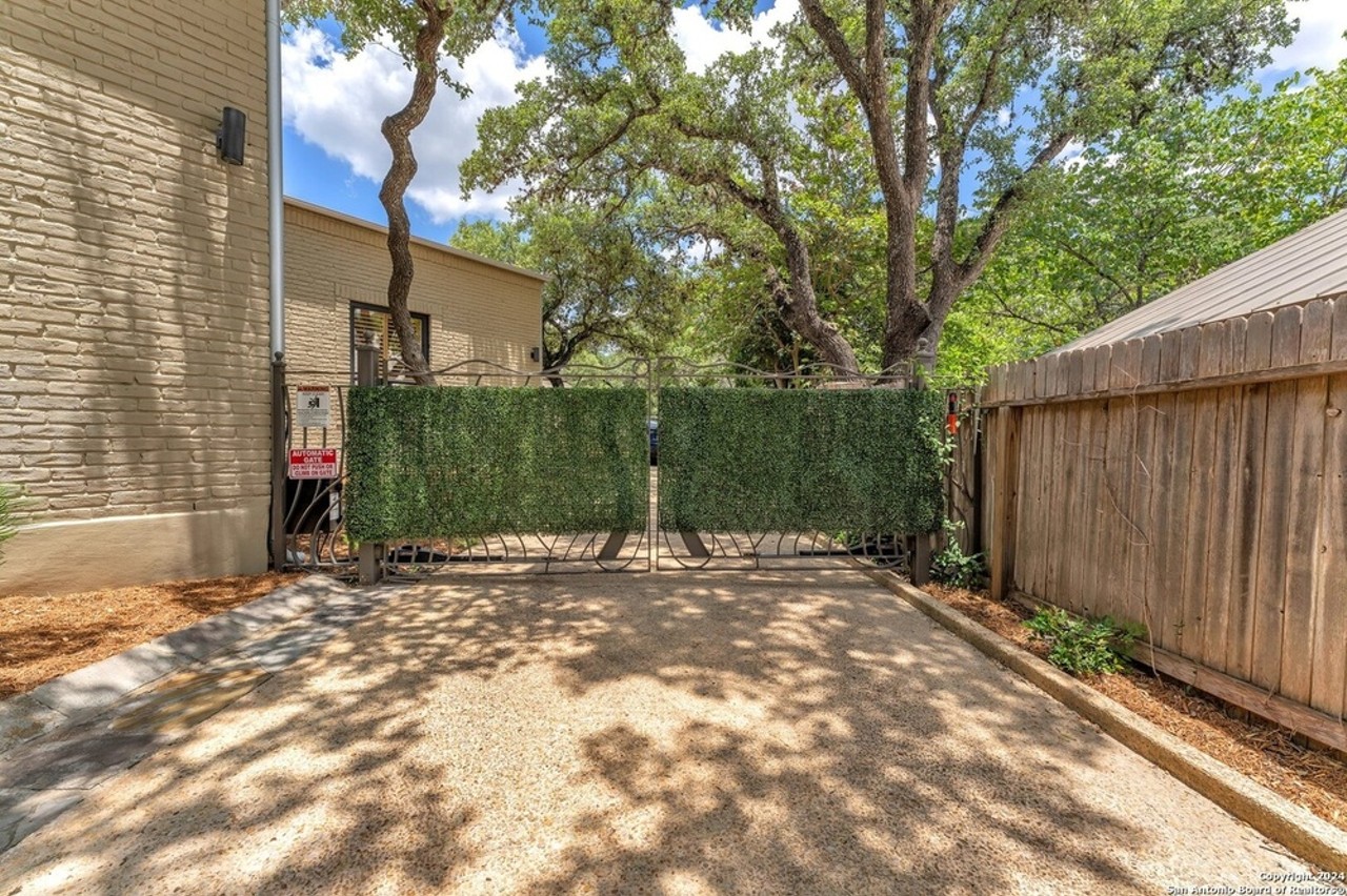 This San Antonio home for sale comes with 20-foot ceilings and a remote-controlled pool