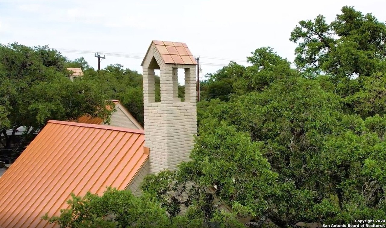 This San Antonio home for sale comes with 20-foot ceilings and a remote-controlled pool