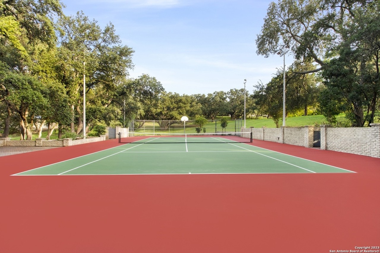 This San Antonio Mansion For Sale Comes With Its Own Putting Green   Lazy 38 