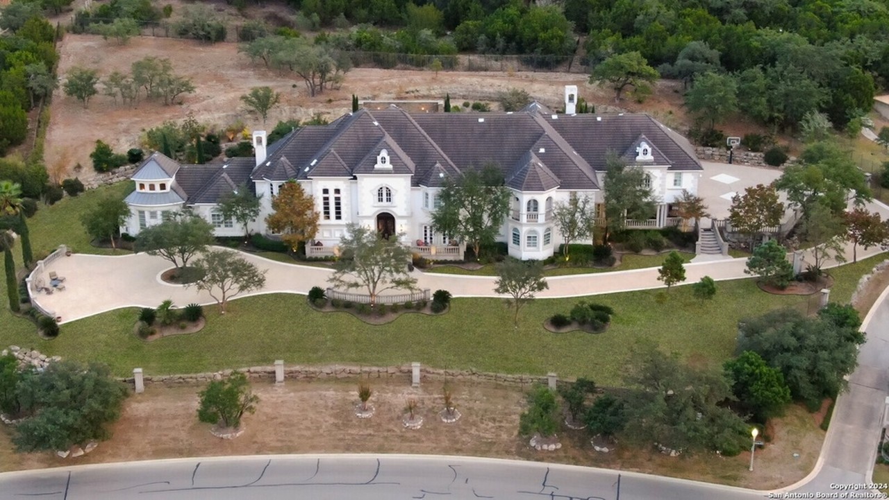 This San Antonio mansion for sale is across from David Robinson's former home