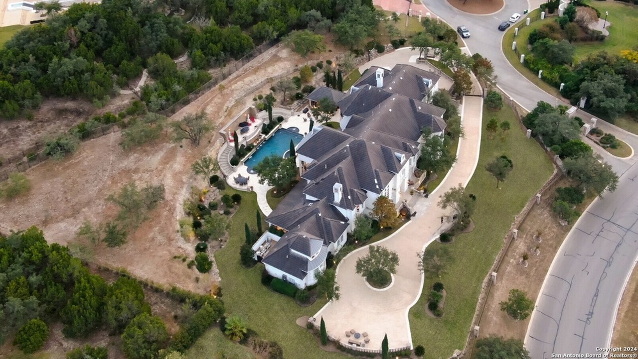 This San Antonio mansion for sale is across from David Robinson's former home