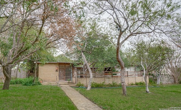 This San Antonio Mid-Century fixer-upper was designed by a Frank Lloyd Wright protege