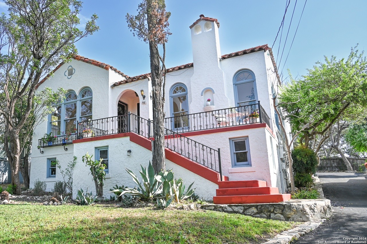 This San Antonio Spanish Revival home was meticulously restored to its 1926 glory