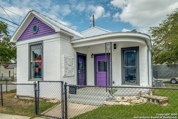 This tiny bungalow may be the cutest home for sale in San Antonio's Dignowity Hill