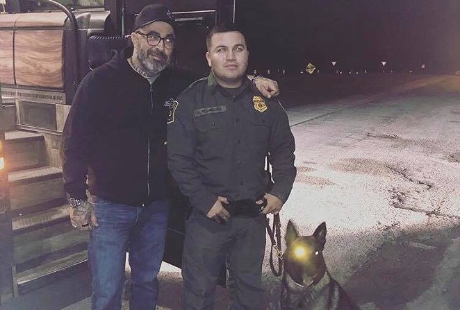 "Thanks for keeping us safe, guys," read the caption of the original post of Aaron Lewis standing next to a border patrol agent a day after the RGV incident. - Instagram / Aaron Lewis