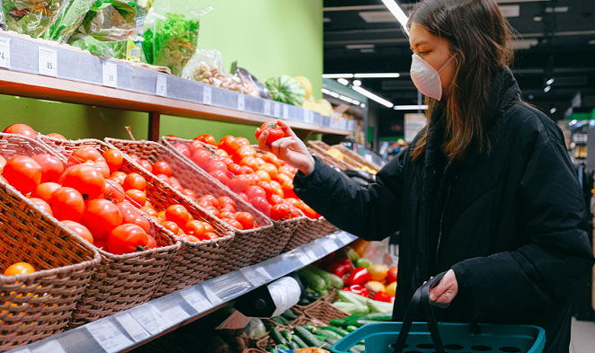 Grocery shopping is considered a low-moderate risk, according to the Texas Medical Association. - PEXELS / ANNA SHVETS