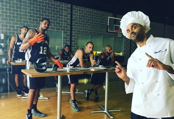Check Out These Behind-The-Scenes Shots From This Year's Spurs H-E-B Commercial Shoot