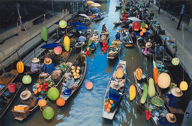 Surasi Kusolwong, Small is Beautiful (Gold Floating Market) (2002) - COURTESY