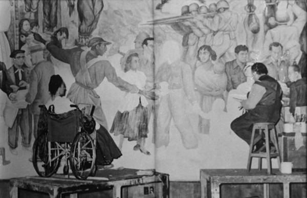 JUAN GUZMÁN RETRATA A FRIDA Y DIEGO ANTE EL MURAL PESADILLA DE GUERRA Y SUEÑO DE PAZ, PALACIO DE BELLAS ARTES, CIUDAD DE MÉXICO, 1952