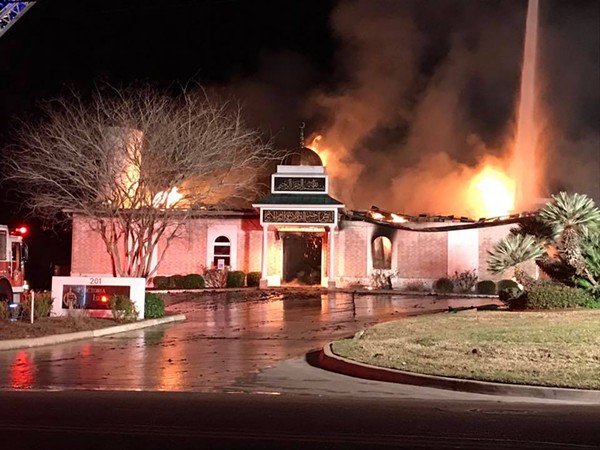 After Texas Mosque Destroyed, Muslim Community Given Keys to Synagogue