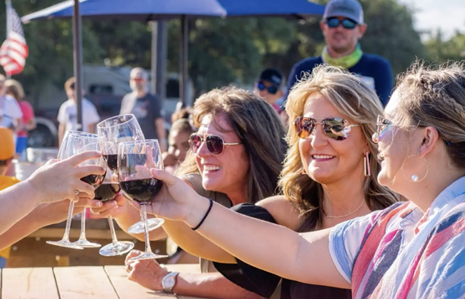 Splashway Waterpark and Campground will host a family-friendly outdoor market and wine walk during two weekends in April. - INSTAGRAM / SPLASHWAY