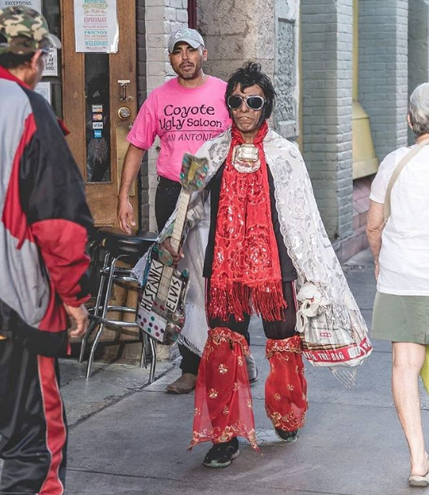 Hispanic Elvis struts his distinctive attire on the streets of San Antonio. - INSTAGRAM / TAINO_IMPRESSIONS