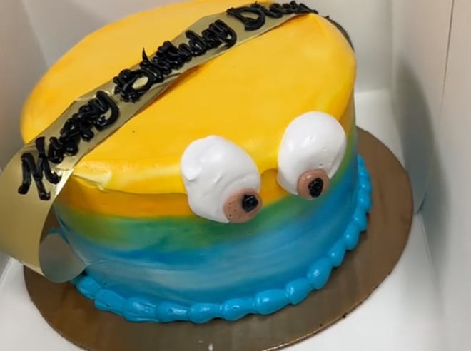 Does this cake look like a Minion? - TikTok / @babygirls0s0