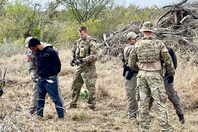 Texas law enforcement personnel apprehend a migrant in South Texas as part of Operation Lone Star. - Wikimedia Commons / NoaLyckholm44