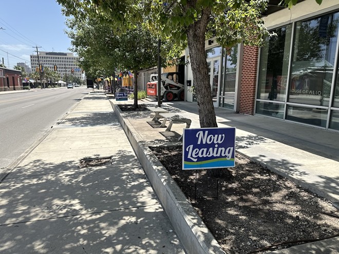 The Lofts on Main in San Antonio advertise "move in specials" to entice renters to lease an apartment. - Michael Karlis