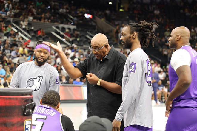 Gervin provides guidance to his team, the Ghost Ballers. - Kiko Martinez