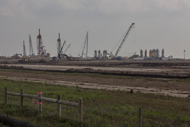 This week’s ruling was the latest twist since cities and groups in Texas’ Rio Grande Valley sued to block the projects. - Inside Climate News / Dylan Baddour