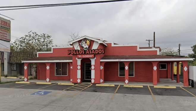 Pollos Asados "El Gordo" owner Jonathan Linares Lumbreras, 32, is accused of orchestrating the sale of a kilo of cocaine to an undercover FBI informant. - Google Maps / Street View