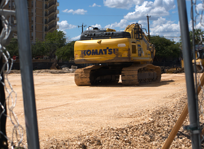 Construction is underway on the Four25 San Pedro apartments. - Adam Doe