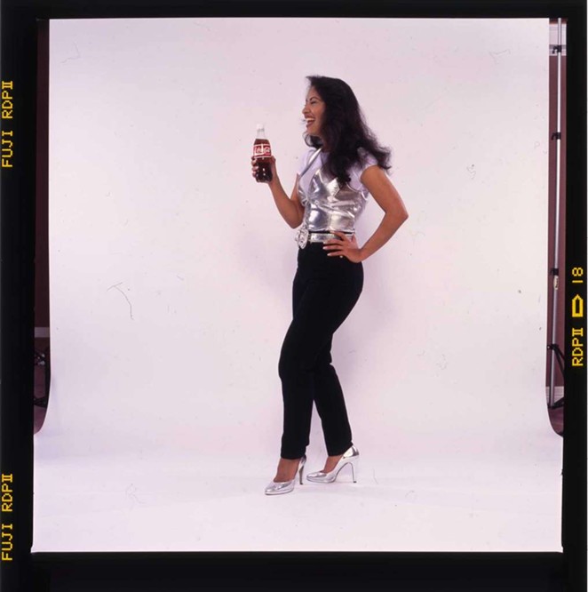 Peep These Rare and Unpublished Photos of Selena (8)