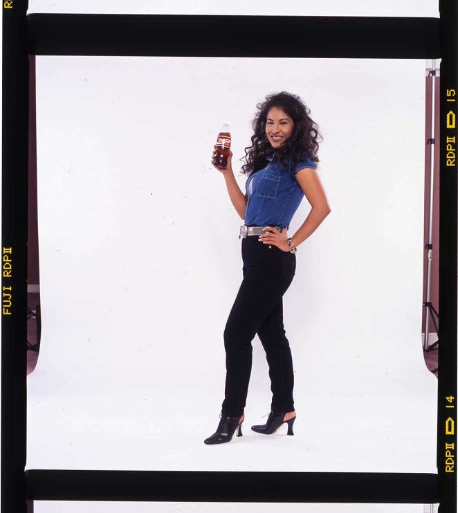 Peep These Rare and Unpublished Photos of Selena (10)