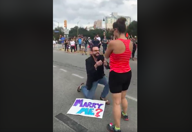This Man Proposed to His Runner Girlfriend During the Rock 'N' Roll Marathon