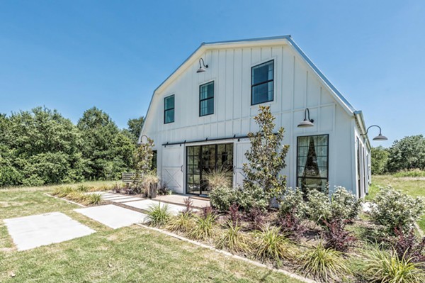 These Texas Homes Featured on "Fixer Upper" Are For Sale, Let's Take a Tour