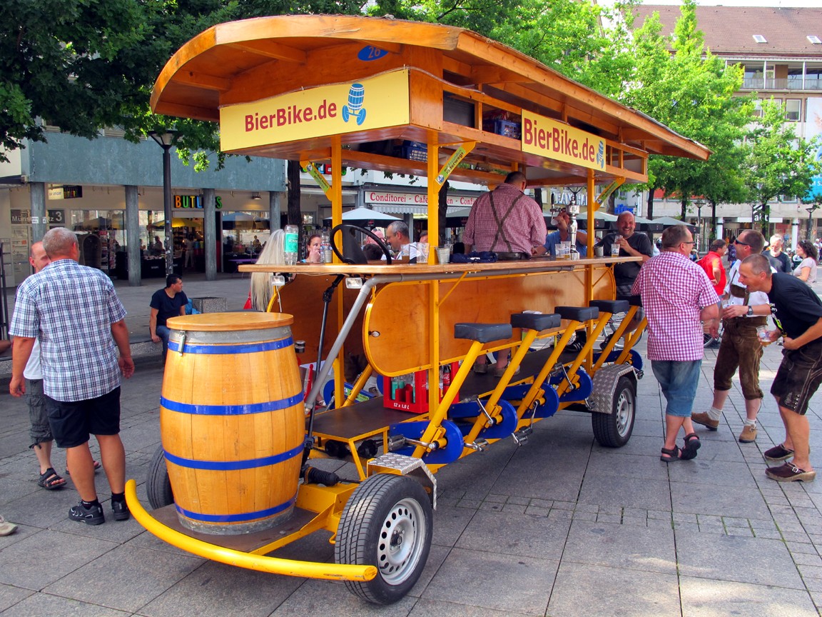 Пивной бар на колесах (Германия)