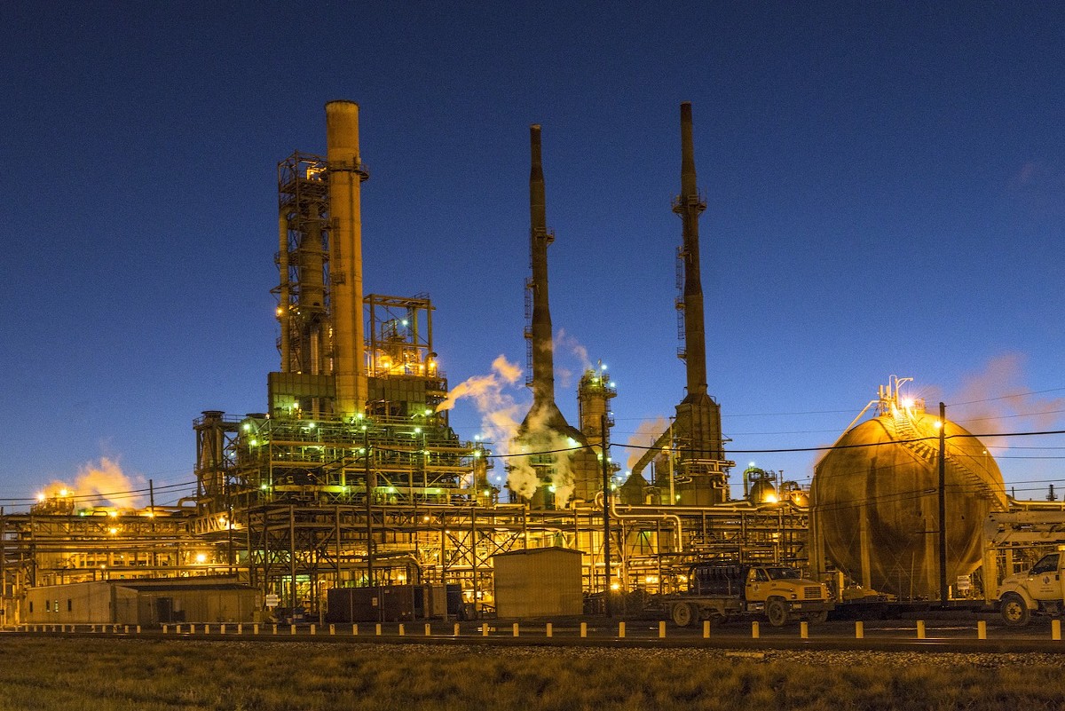 dusk view of the valero energy corporation s refinery in por.