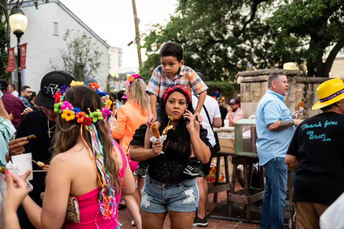 all-the-beautiful-san-antonio-people-we-saw-at-the-opening-night-of