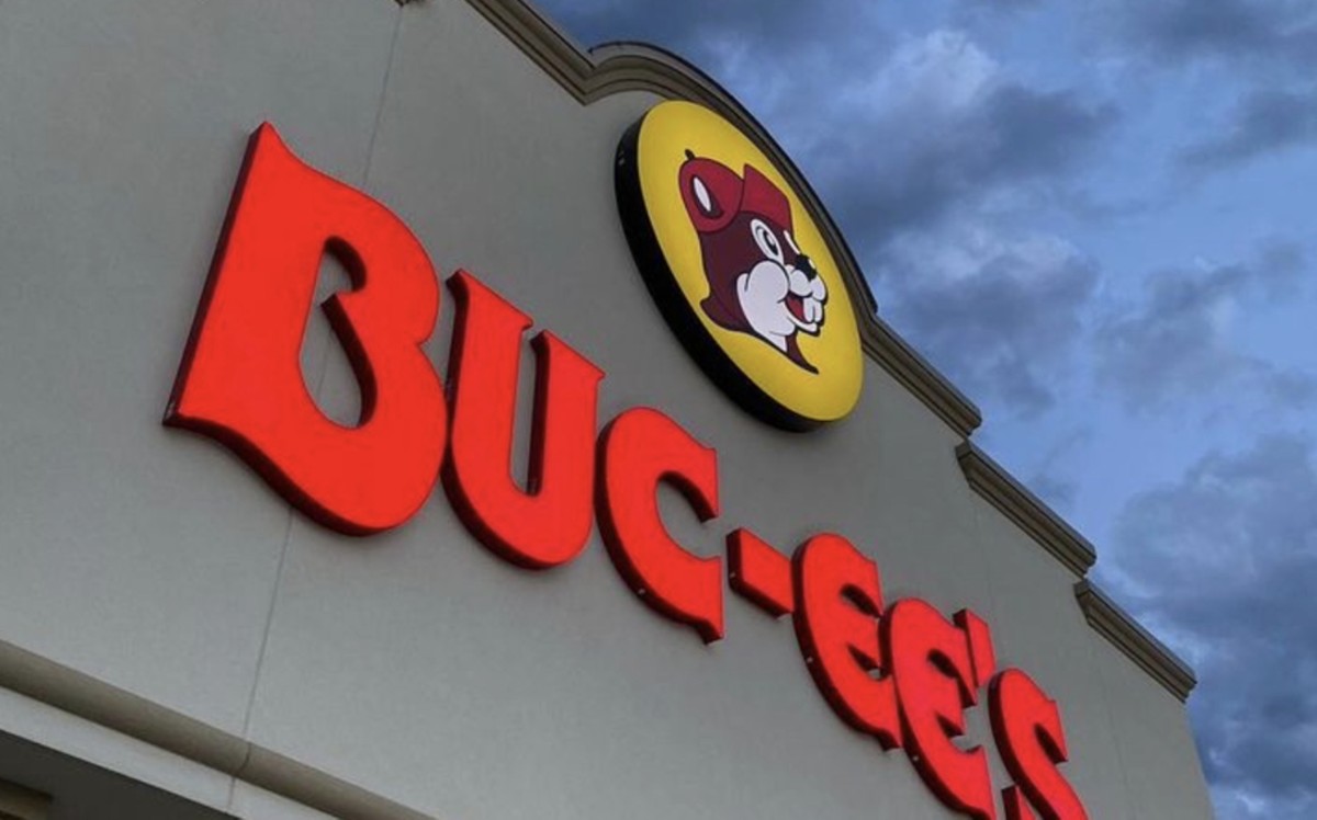 Buc ee's deals billboard typo