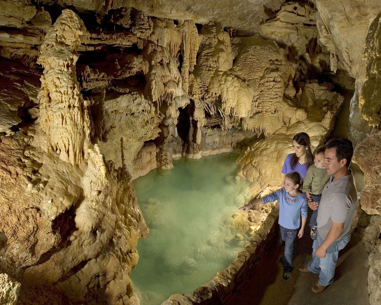 natural bridge caverns coupons        
        <figure class=