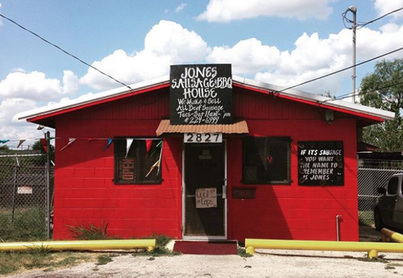 Jones Sausage & BBQ House
2827 Martin Luther King Dr, (210) 224-6999
Sausage may reign supreme here, but all of the barbecue meats are sinfully yummy here. This tiny sausage house definitely makes up for the lack of space with the big flavors. Stop by and taste for yourself –– and make sure to save room for 7UP pound cake for dessert.
Photo via Instagram / bbqsnob
